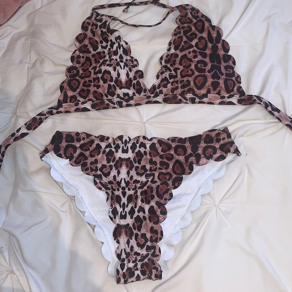 Bikini set.